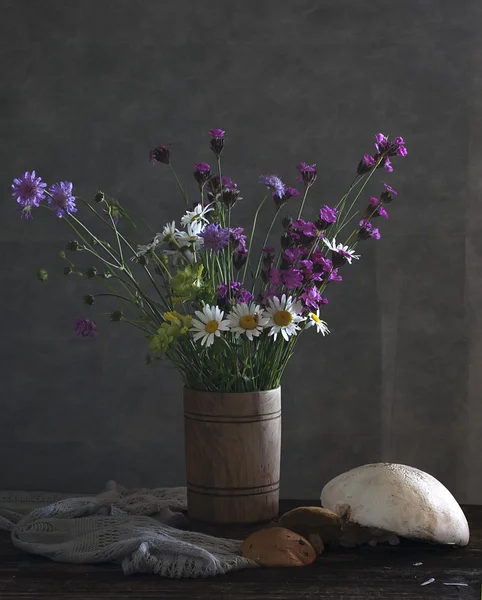 Still life with daisies — Stock Photo, Image