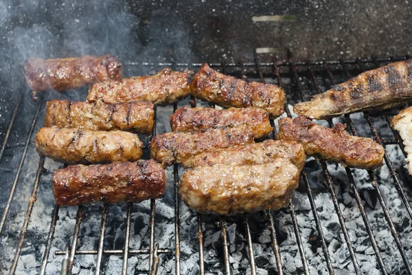 Fleisch auf dem Grill — Stockfoto