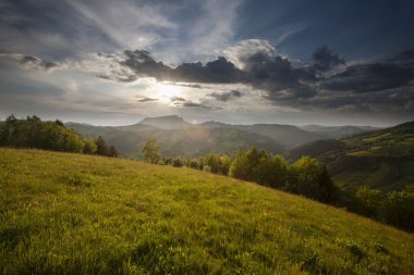 Dev dağlarla peyzaj