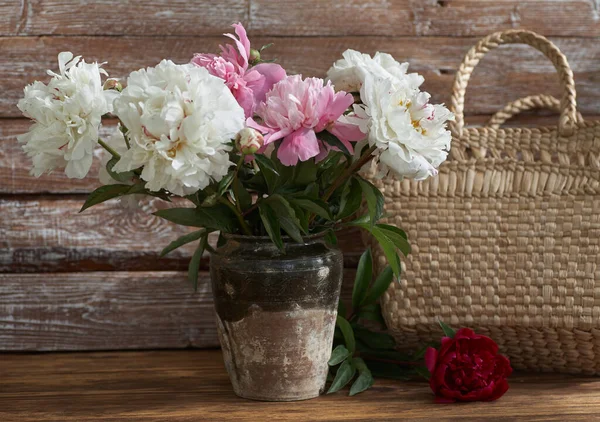 Still Life White Pink Peonies Old Ceramic Vase Wooden Background — Stock Photo, Image