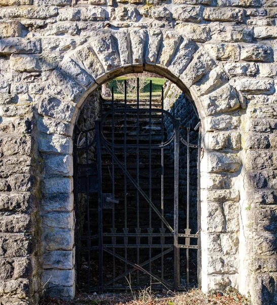 Antiguo Castillo Forjado Puerta Metal — Foto de Stock