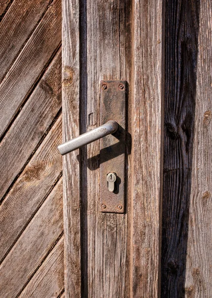 伝統的な古いヴィンテージ木製のドア — ストック写真
