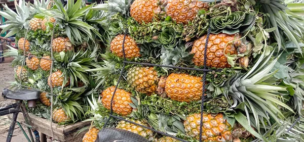 Zdravý Chutný Ananas Prodej Jíst — Stock fotografie