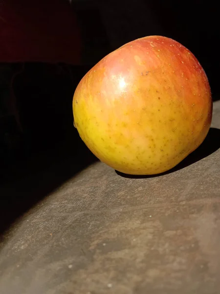 Smaczne Zdrowe Świeże Jabłko Zbliżenie Sklep — Zdjęcie stockowe