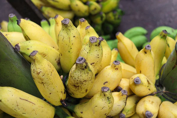 Sabroso Sano Plátano Maduro Montón Acciones Tienda Para Venta — Foto de Stock