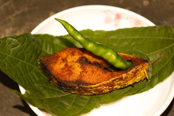 Savoureux Frit Hilsa Poisson Sur Cuisine Pour Manger — Photo