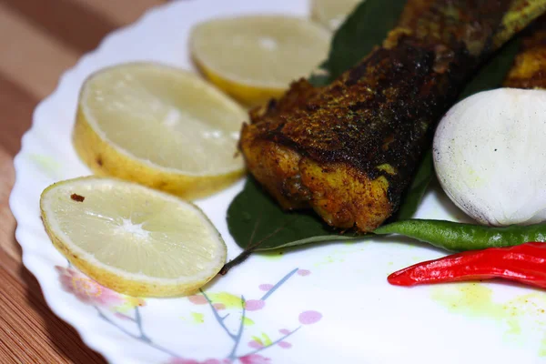 Savoureux Frit Hilsa Poisson Sur Cuisine Pour Manger — Photo