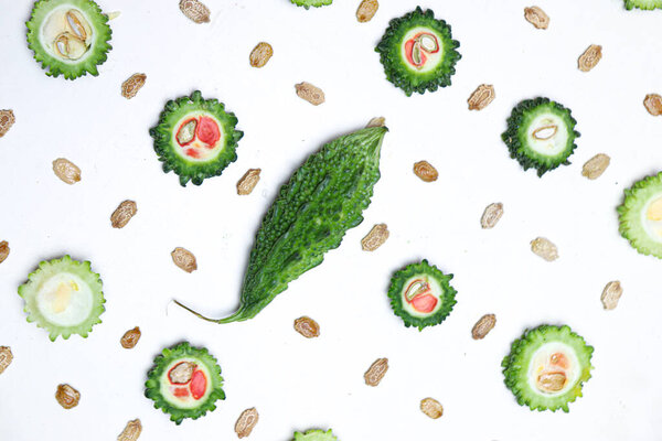 Спелые горькие дыни с семенами для приготовления пищи