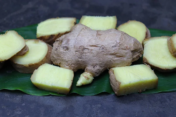 Healthy Fresh Ginger Leaf Cooking — Stockfoto