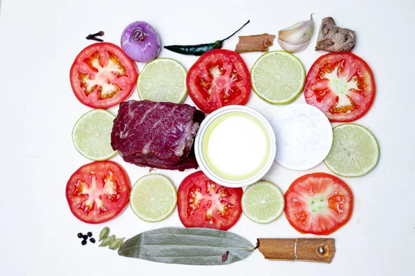Cow Beef Spice Sliced Lemon Tomato Chopping Board — Stock Photo, Image