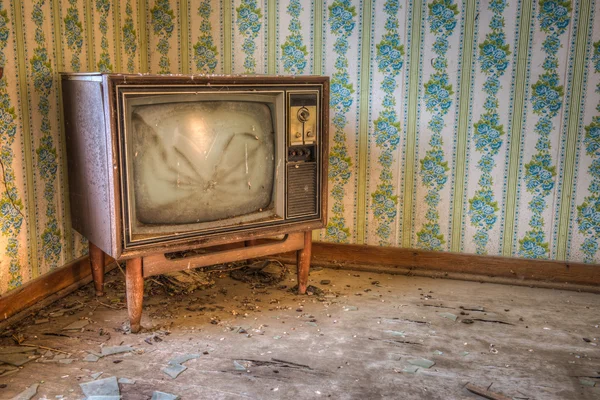被遗弃的电视机 — 图库照片