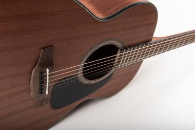 Geleneksel maun akustik gitar