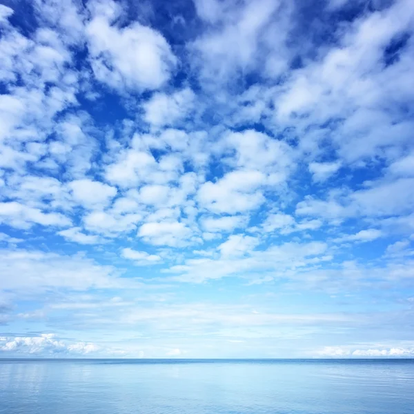 Water and sky — Stock Photo, Image