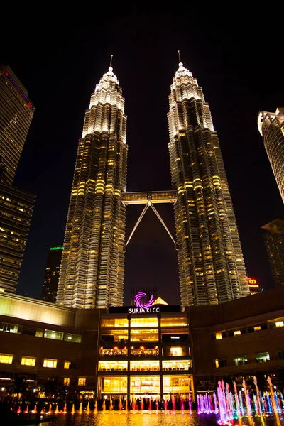 Nacht Petronas Türme Und Suria Einkaufszentrum Kuala Lumpur Malaysia 2021 — Stockfoto