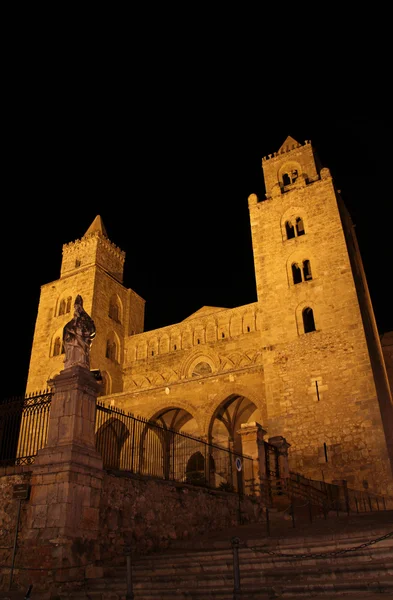 Cefalu Katedrali, gece — Stok fotoğraf