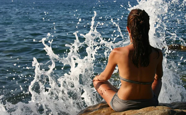 Meditation in front of the sea — Stock Photo, Image