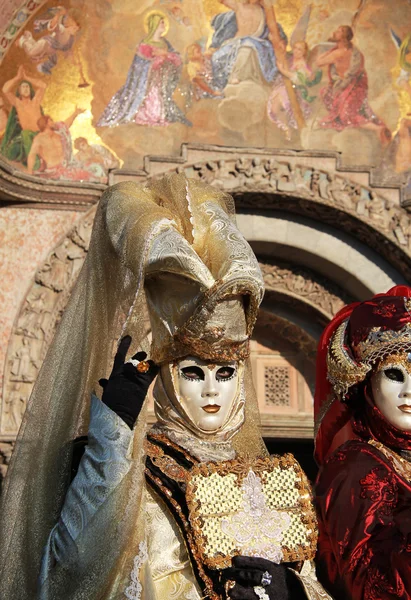 Venetian masks and San Marco church paintings — Stock Photo, Image