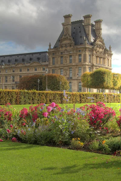 Tuileries zahrady a detail paláce — Stock fotografie
