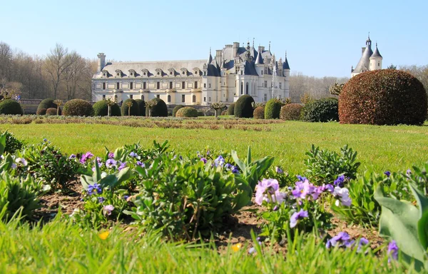 Castelo de Chenonceau e jardim frontal — Fotografia de Stock