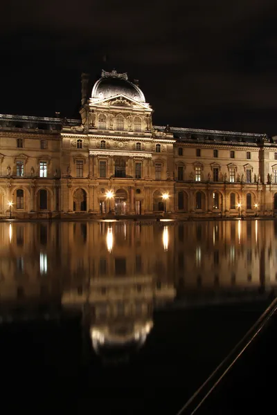 Louvre museum reflection — Stock Photo, Image