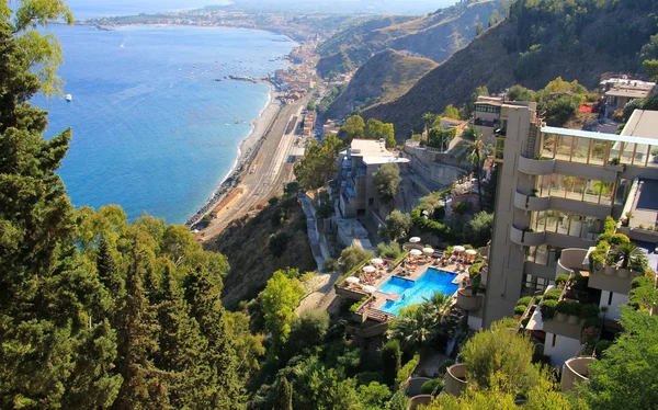 Naxos garden and Taormina hill — Stock Photo, Image