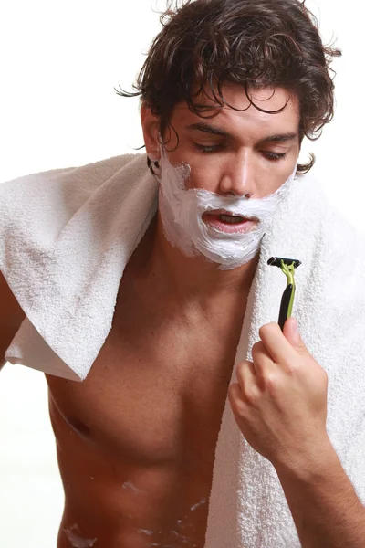Rosto coberto de espuma durante a barba — Fotografia de Stock