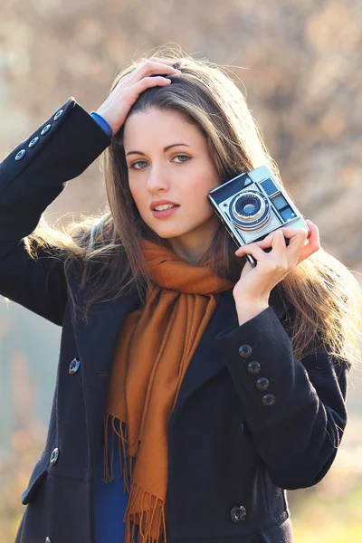 Outdoor shot of a beautiful girl in fashion pose — Stock Photo, Image