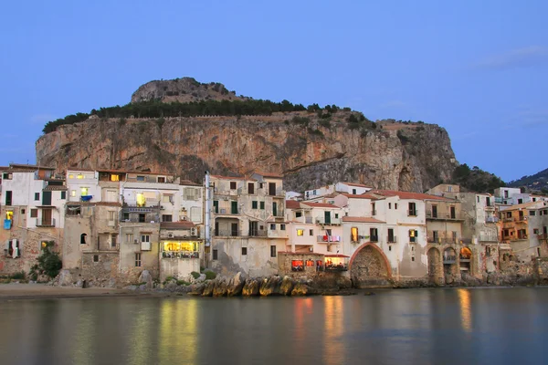 Sicilian town of Cefalu at dusk — Stock Photo, Image