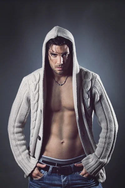 yakışıklı bir modeldir