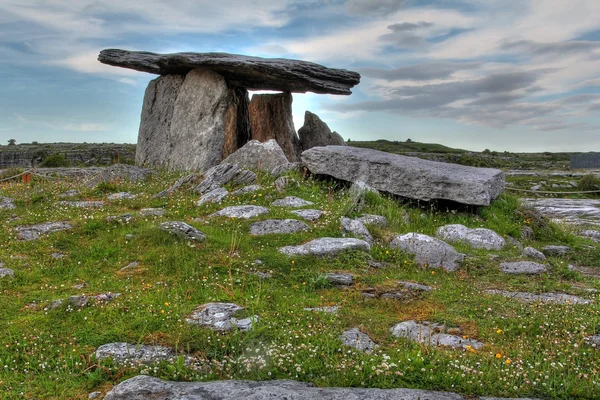 Poulnabrone Dolmen em Irlanda — Fotografia de Stock
