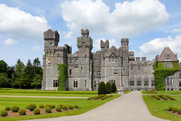 Ashford castle facade — Stock Photo, Image