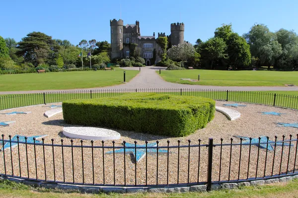 Malahide castle from the park — Stock Photo, Image