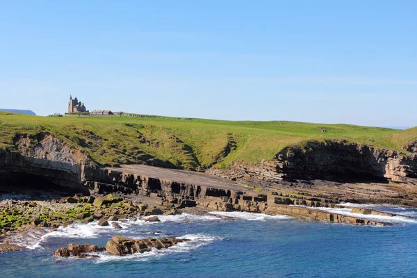 Cliffs and sea in Mullaghmore — Stock Photo, Image