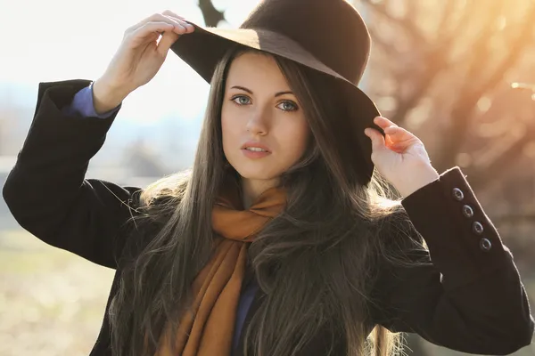 Menina bonita no outono retrato — Fotografia de Stock