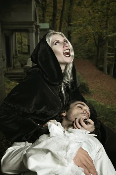 Angriff auf Vampirdame — Stockfoto