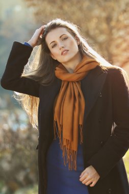 onun uzun tüyleri el ile güzel model