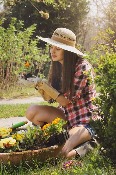 Happy beautiful woman gardening — Stock Photo, Image