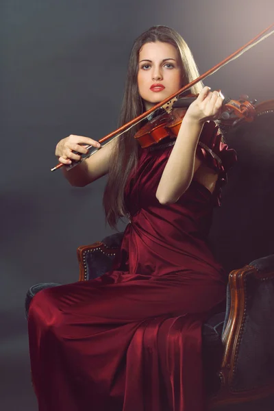 Elegant fiddle player — Stock Photo, Image