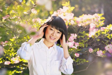 güzel Asyalı kız portresi bahar 