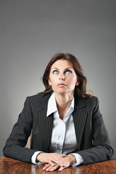 Elegant business woman with eyes to the sky — Stock Photo, Image