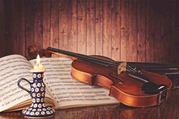 Old fiddle and music score — Stock Photo, Image