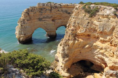 Cliffs marinha koyu
