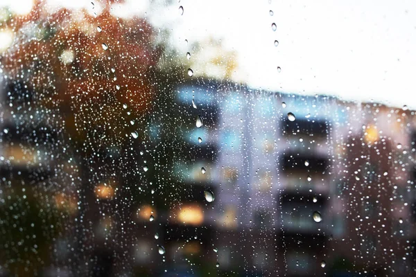 Dešťové Kapky Skle Pozadí Podzimního Města — Stock fotografie