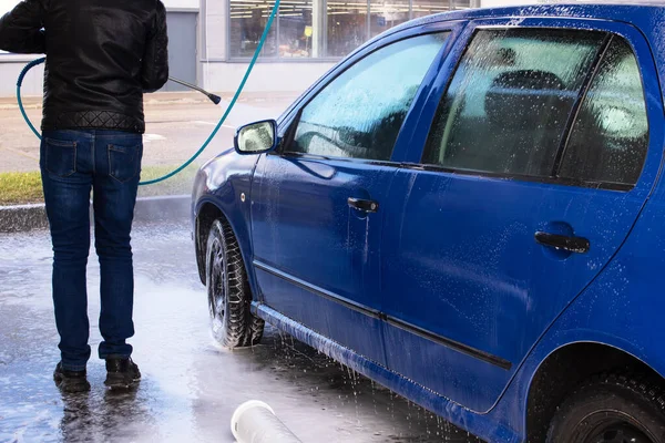 Hombre Lavando Auto Lavadero Autos Cerca — Foto de Stock