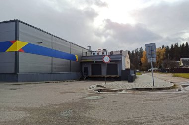 Marketten mal yükleme rampası