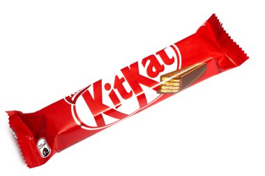 Beyaz Rusya, Novopolotsk - 10 Kasım 2021: Bar Kit Kat beyaz arka planda izole edildi