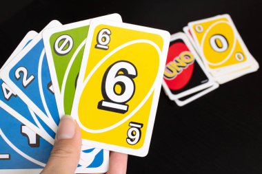 Belarus, Novopolotsk - 19 Kasım 2021: Uno kart oyunu