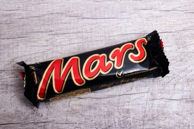 Beyaz Rusya, Novopolotsk - 19 Kasım 2021: Tahta zemin üzerinde Mars barı