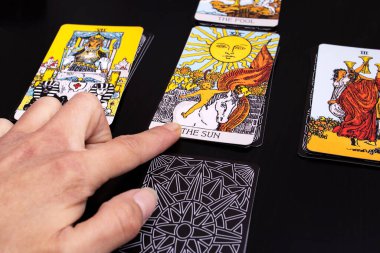 Beyaz Rusya, Novopolotsk - 19 Kasım 2021: Tarot Kart Güneşi