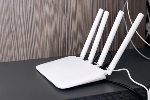 White Modem Antennas Table Close — Zdjęcie stockowe